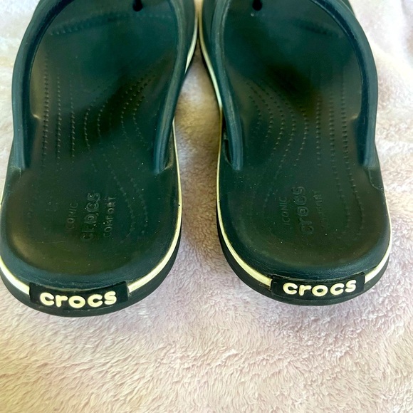 CROCS black with white trim Flip Flops - Picture 6 of 6